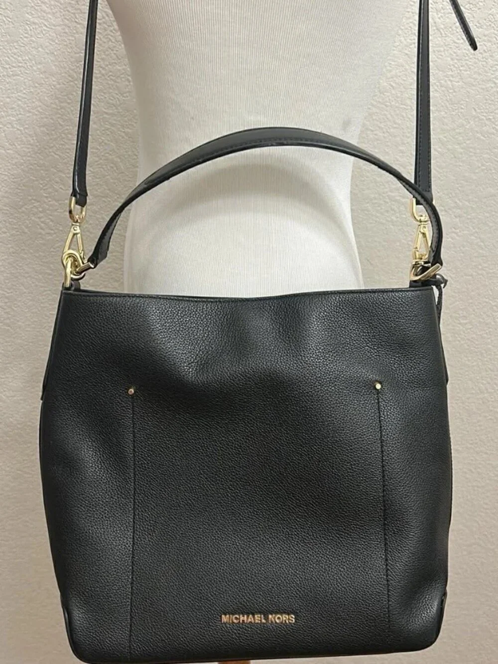 Michael Kors Black Hayes Leather Bucket Shoulder / Crossbody Bag